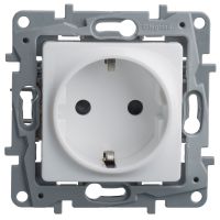 Розетка без шторок белая, Etika, Legrand (IEK) 6722211