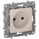 Розетка без заземления со шторками песочная, Etika, Legrand (IEK) 6711341 Розетка без заземления со шторками песочная, Etika, Legrand (IEK) 6711341