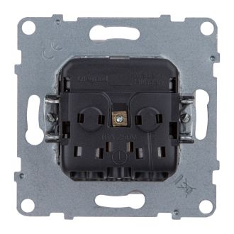 Розетка с заземлением и крышкой IP21 белая, Suno