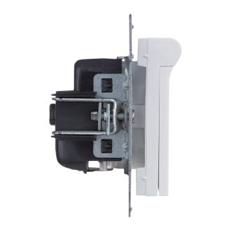 Розетка с заземлением и крышкой IP21 белая, Suno