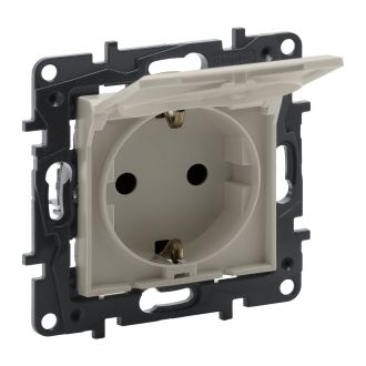 Legrand STRUCTURA Розетка 1-местная с заземлением с защитными шторками и крышкой 16А IP44 слоновая кость