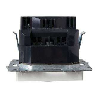 BRITE Розетка 1-местная с заземлением с защитными шторками 16А с USB A+A 5В 3,1А белый