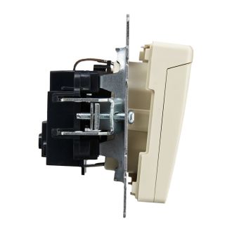 BRITE Розетка 1-местная с заземлением с защитными шторками и крышкой 16А IP20 бежевый
