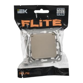 FLITE Розетка с заземлением с защитными шторками и крышкой безвинтовое крепление 16А IP44 льняной