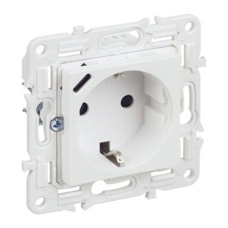 SKANDY Розетка с заземлением с защитными шторками 16А с USB C 18Вт арктический белый