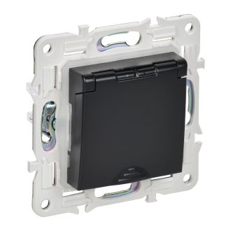 SKANDY Розетка 1-местная с заземлением с защитными шторками и крышкой 16А IP44 черный