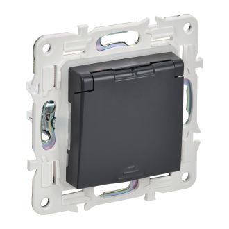 SKANDY Розетка 1-местная с заземлением с защитными шторками и крышкой 16А IP44 титан